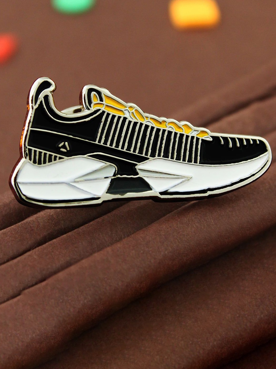 

PELUCHE Men Shoe Shaped Lapel Pin Brooch, Black