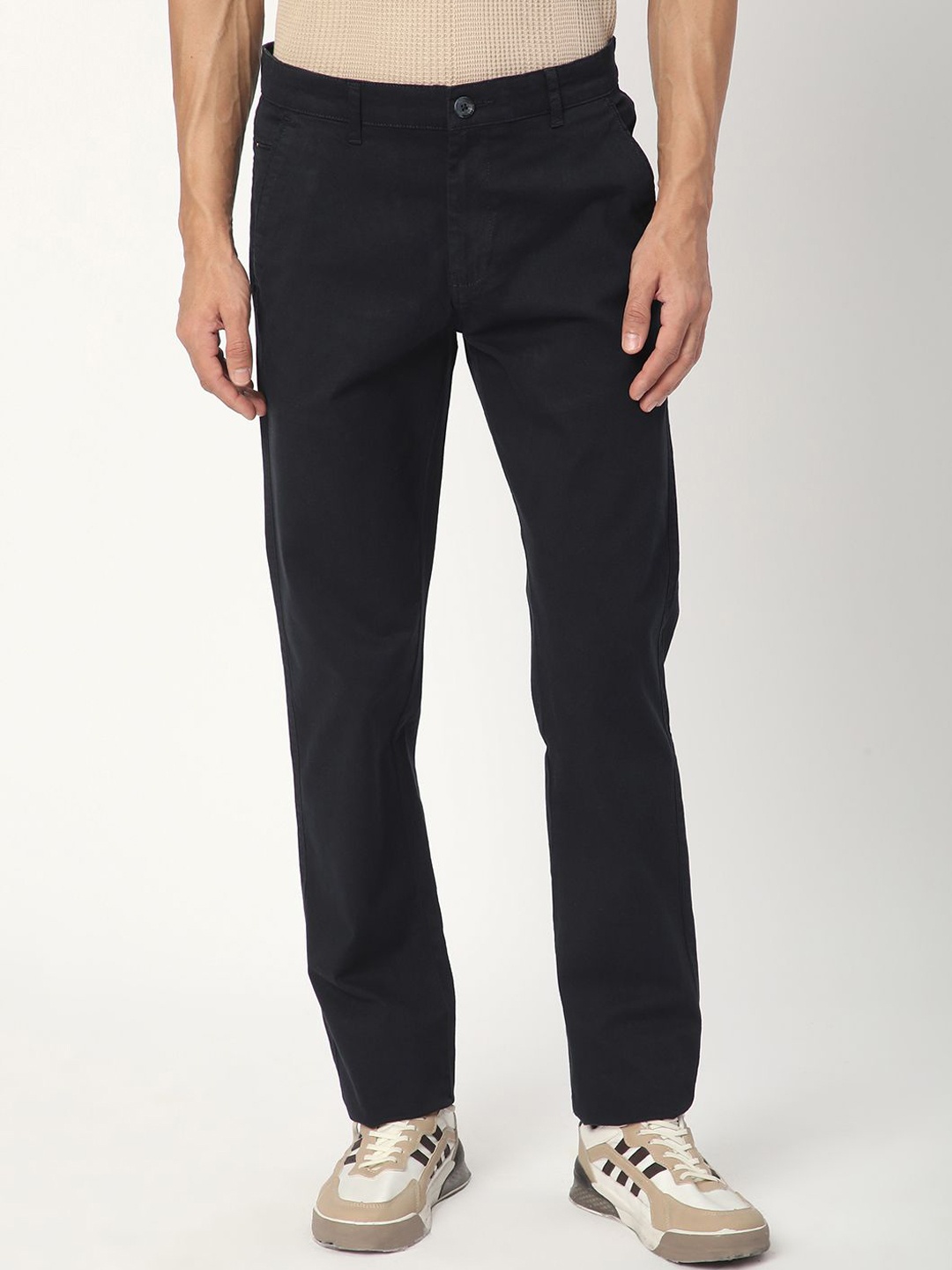 

R&B Men Regular Fit Mid-Rise Trousers, Black