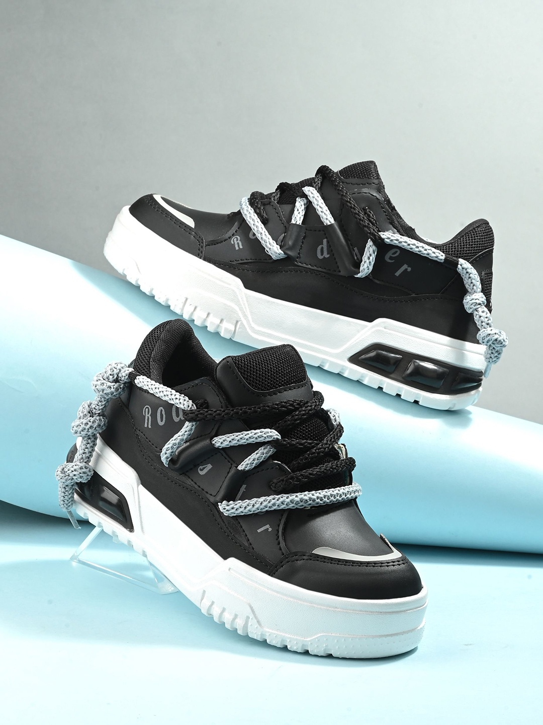 

The Roadster Lifestyle Co Women Laced Up Sneaker, Black