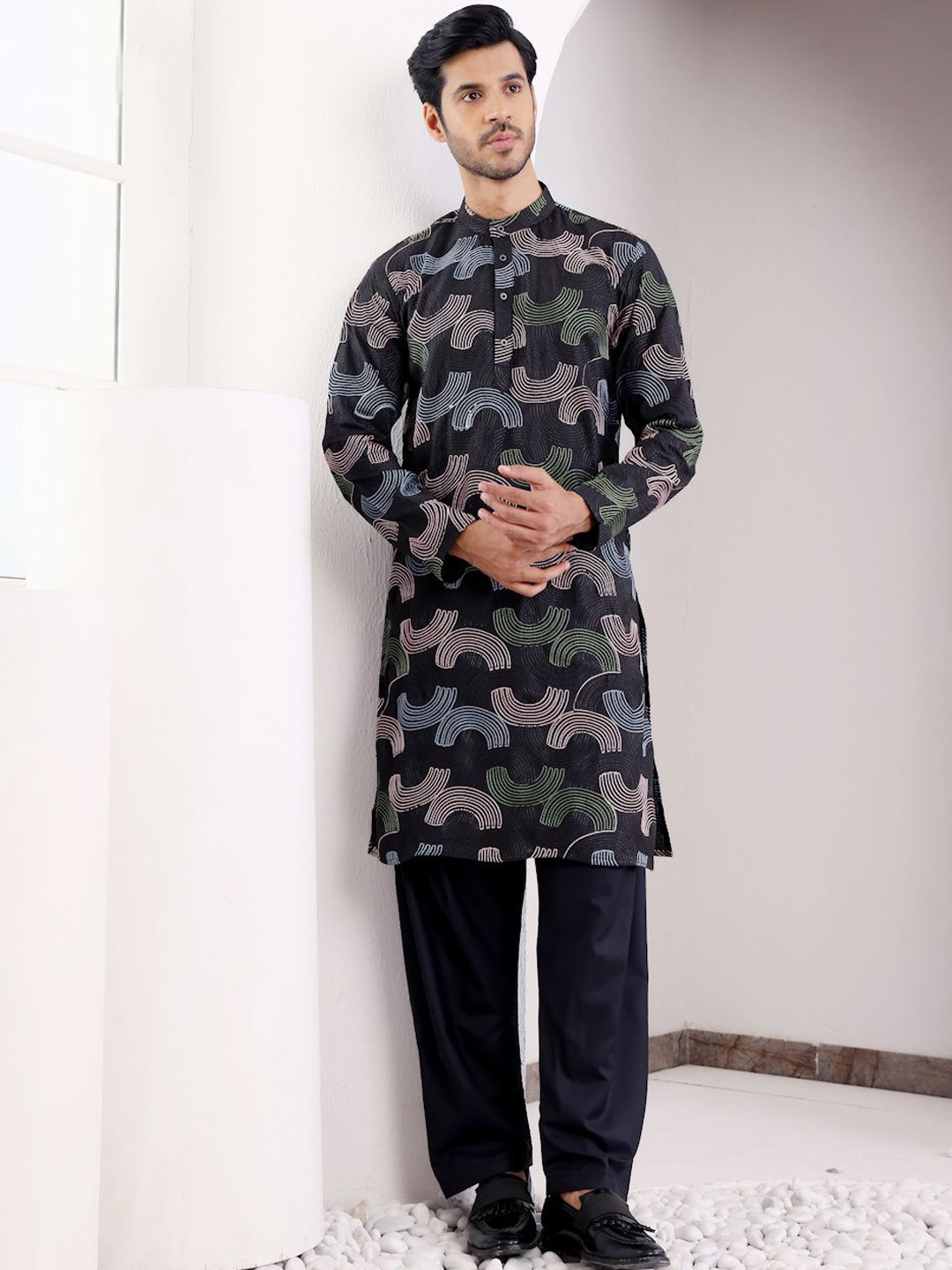 

Rawayi Abstract Printed Band Collar Linen Straight Kurta, Black