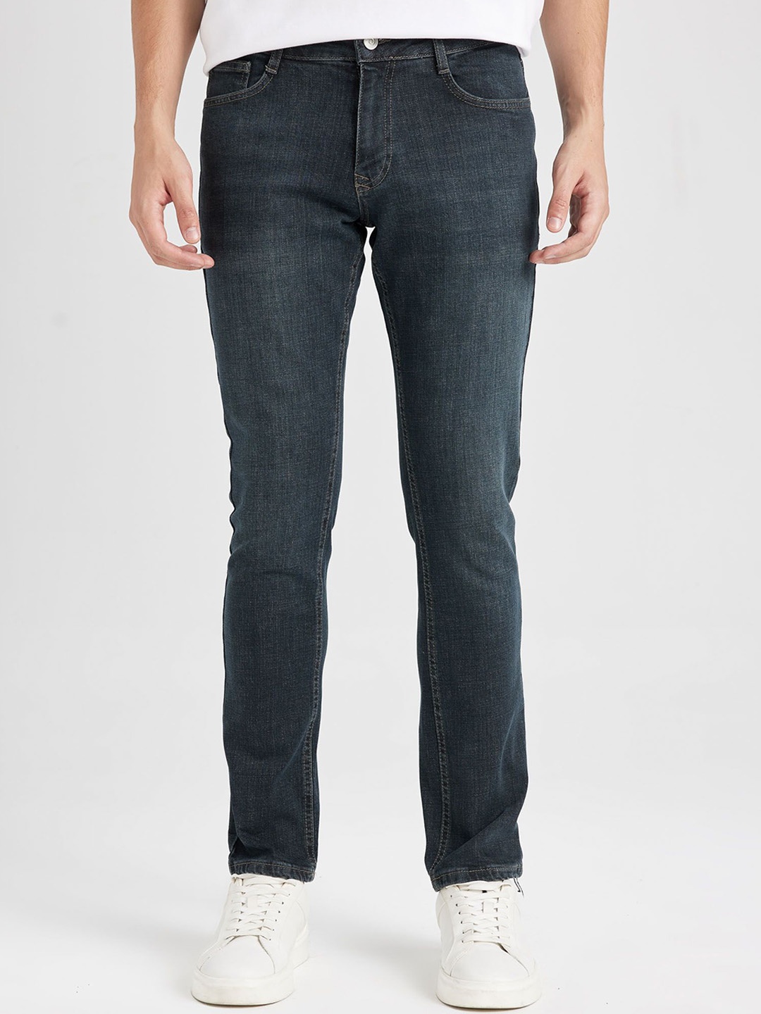 

DeFacto Men Regular Fit Mid-Rise Cotton Jeans, Blue