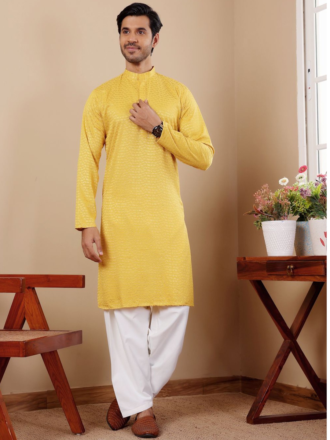

Rawayi Abstract Woven Design Mandarin Collar Silk Straight Kurta, Yellow