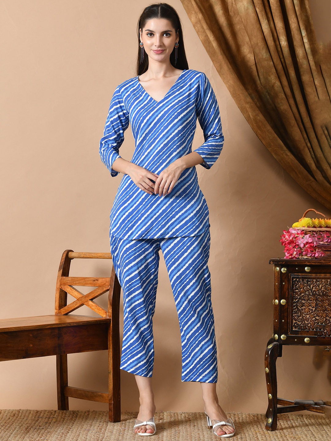 

ANNSH APPAREL Leheriya Printed V-Neck Tunic With Trousers, Blue