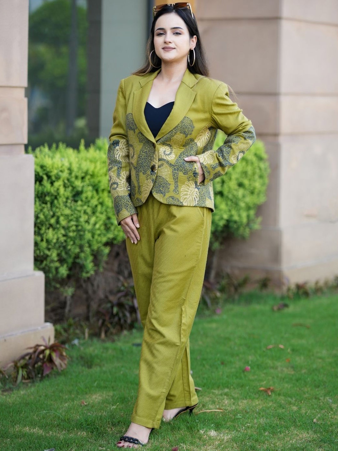 

HOUSE OF KIRNA'S WITH LOGO OF HOK Printed Notched Lapel Collar Blazer With Trouser, Olive