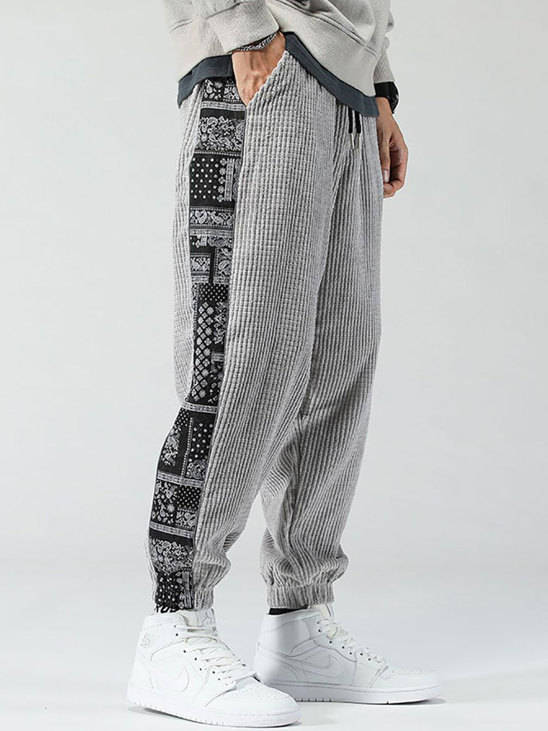 

StyleCast x Revolte Men Easy Wash Printed Mid-Rise Joggers, Grey