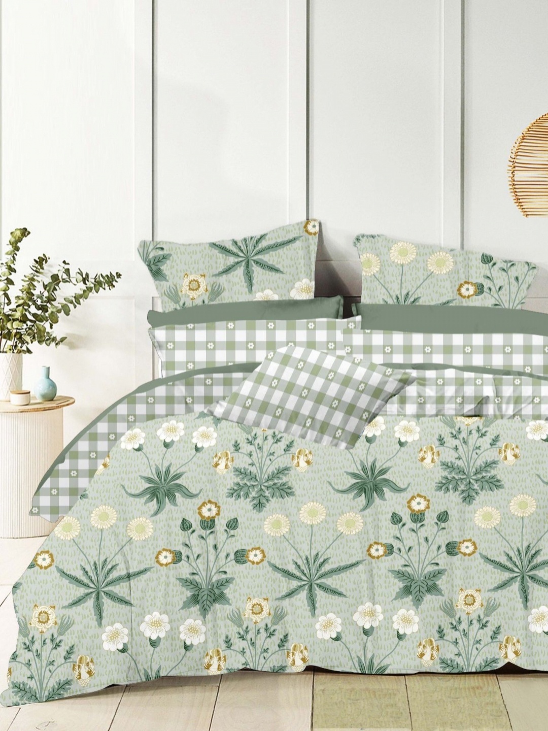 

Ariana Green & Cream-Coloured Floral 144 TC Queen Bedsheet with 2 Pillow Covers