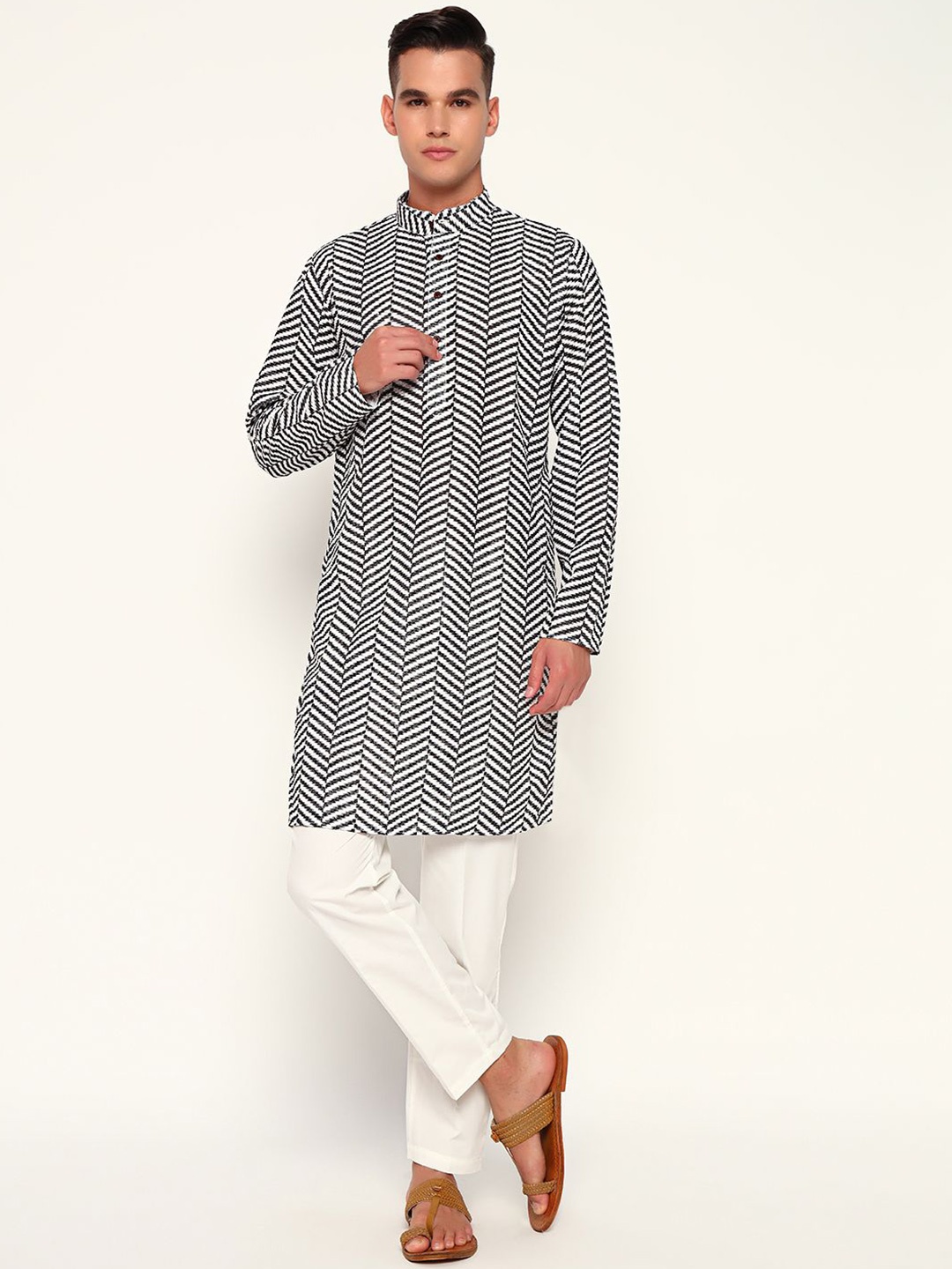 

ZARI Geometric Textured Mandarin Collar Jacquard Cotton Kurta, Green