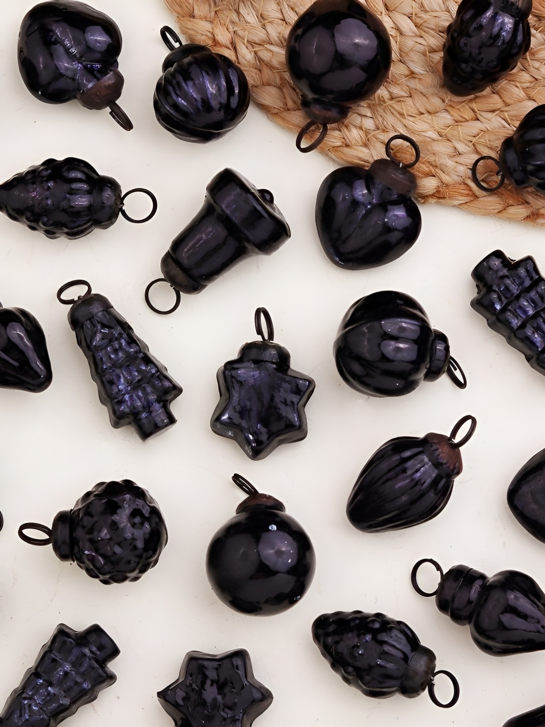 

Indianshelf 25-Pcs Black Glossy Glass Christmas Tree Decoration