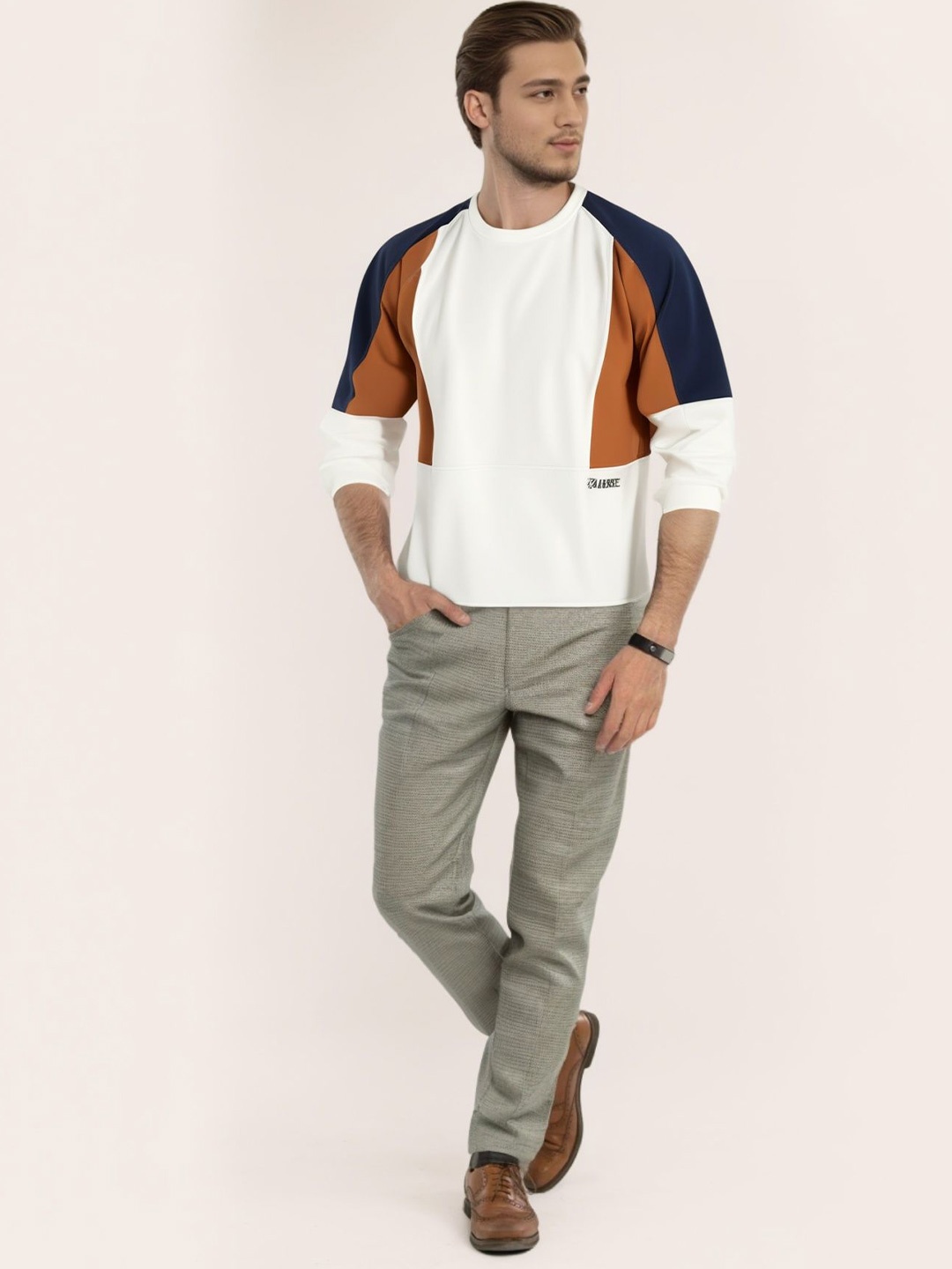 

StyleCast x Revolte Men Colourblocked Sweatshirt, White
