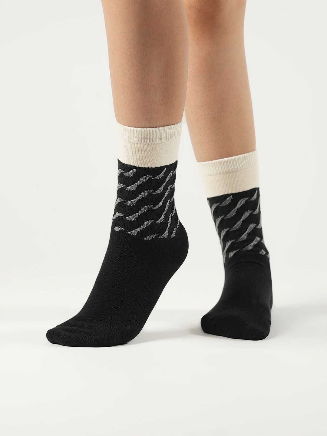 

Theater Women Patterned Cotton Calf-Length Socks, Black