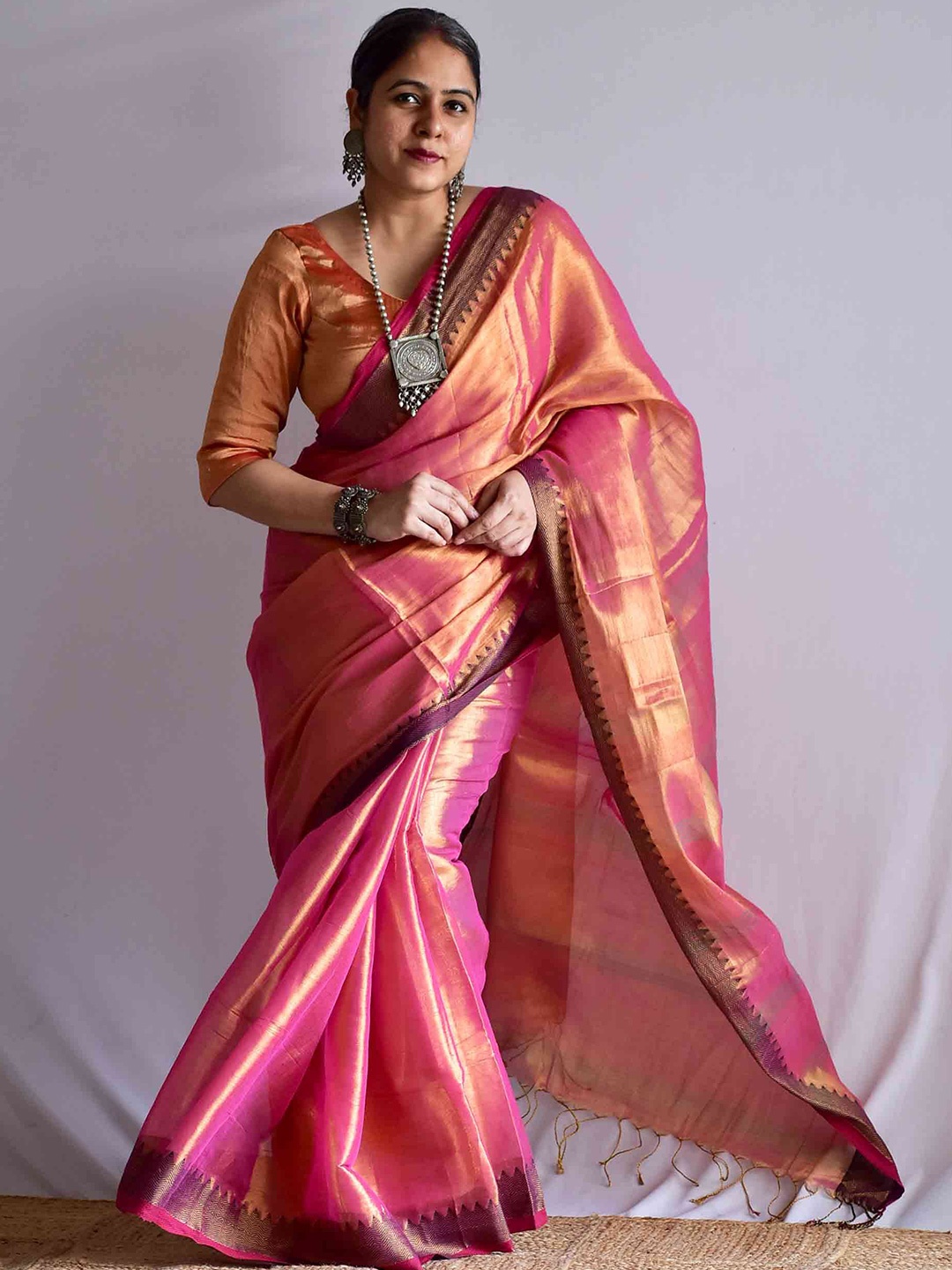 

Sundarii Woven Design Zari Tissue Saree, Pink