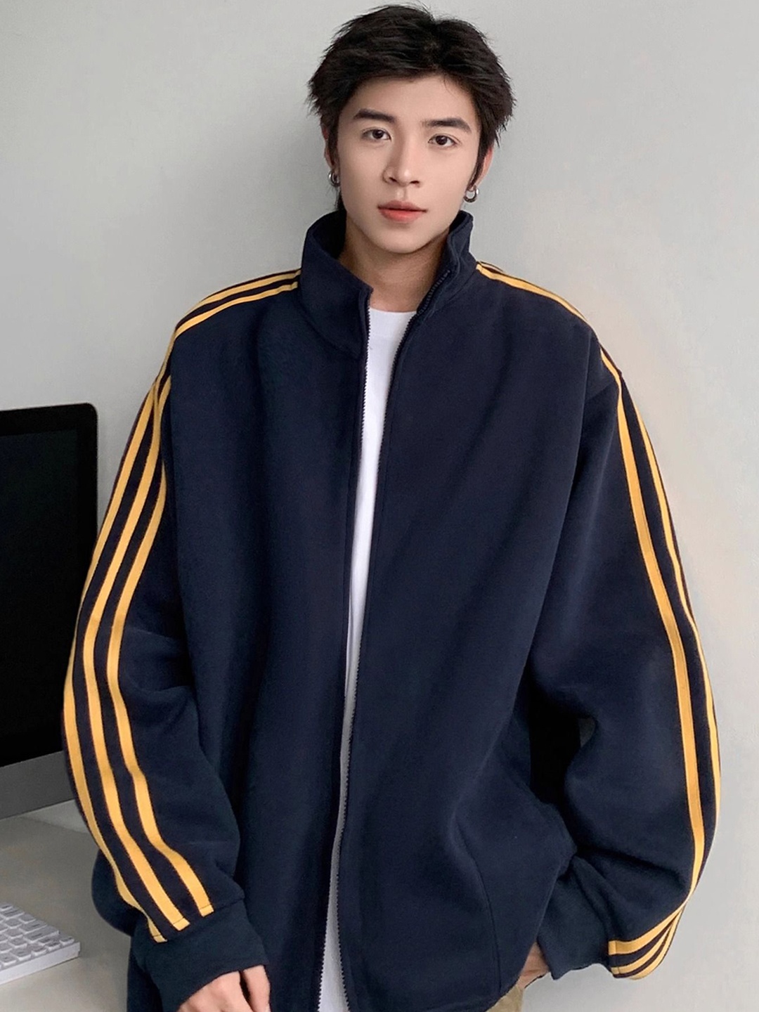 

StyleCast x Revolte Men Tailored Jacket, Navy blue