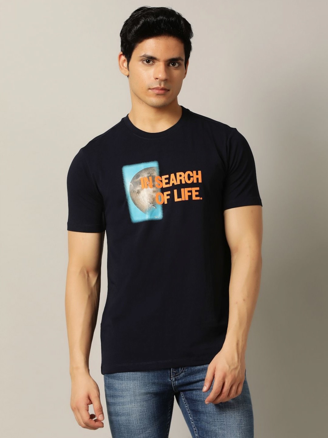 

JADE BLUE Men Printed Applique Slim Fit T-shirt, Navy blue