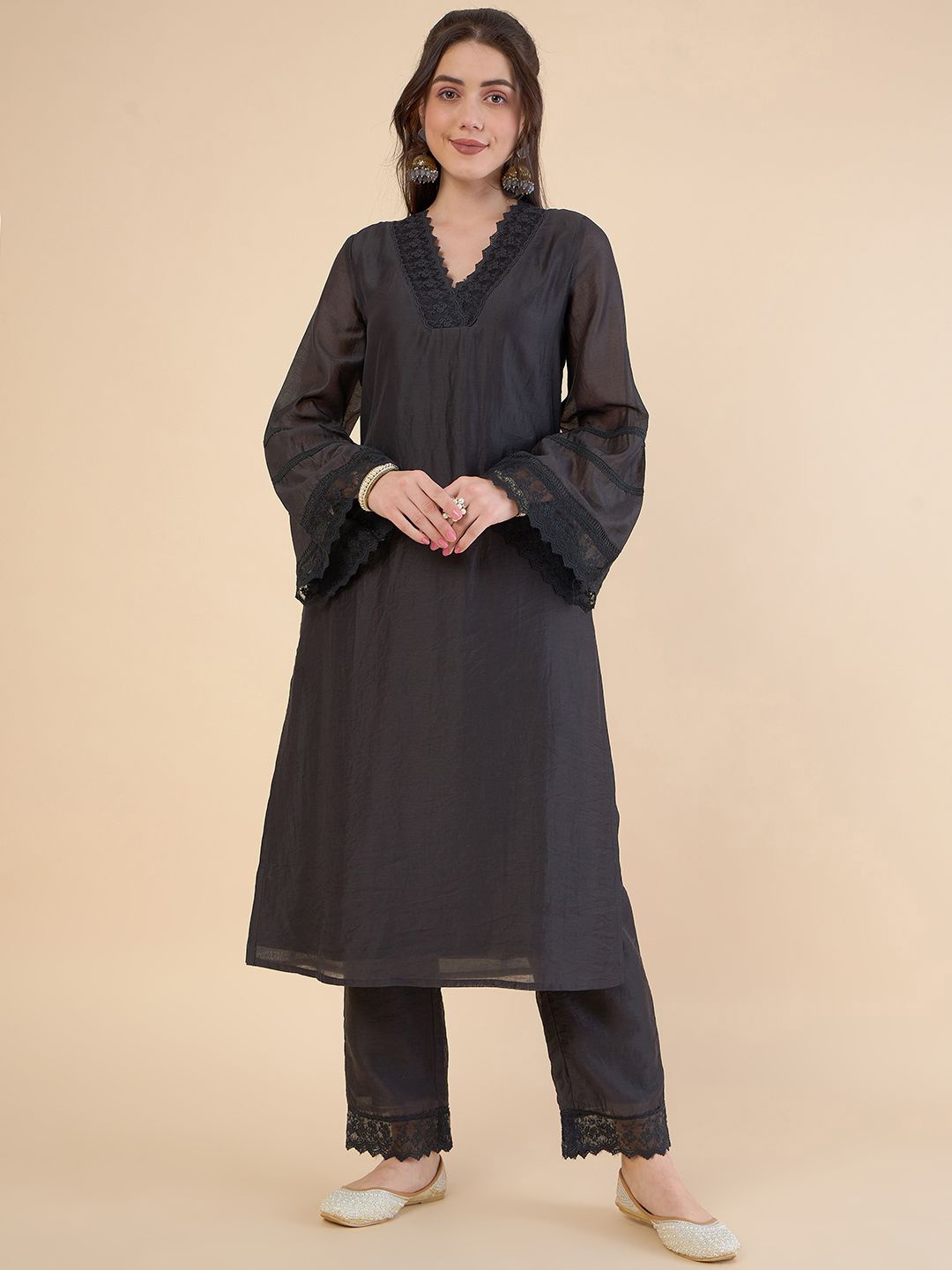 

ADORNIA V-Neck Floral Yoke Design Thread Work Straight Kurta with Trousers, Black