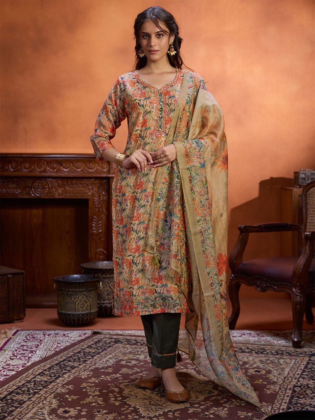 

WOMEN PLUS Floral Printed Straight Beads and Stones Kurta with Trousers & Dupatta, Peach