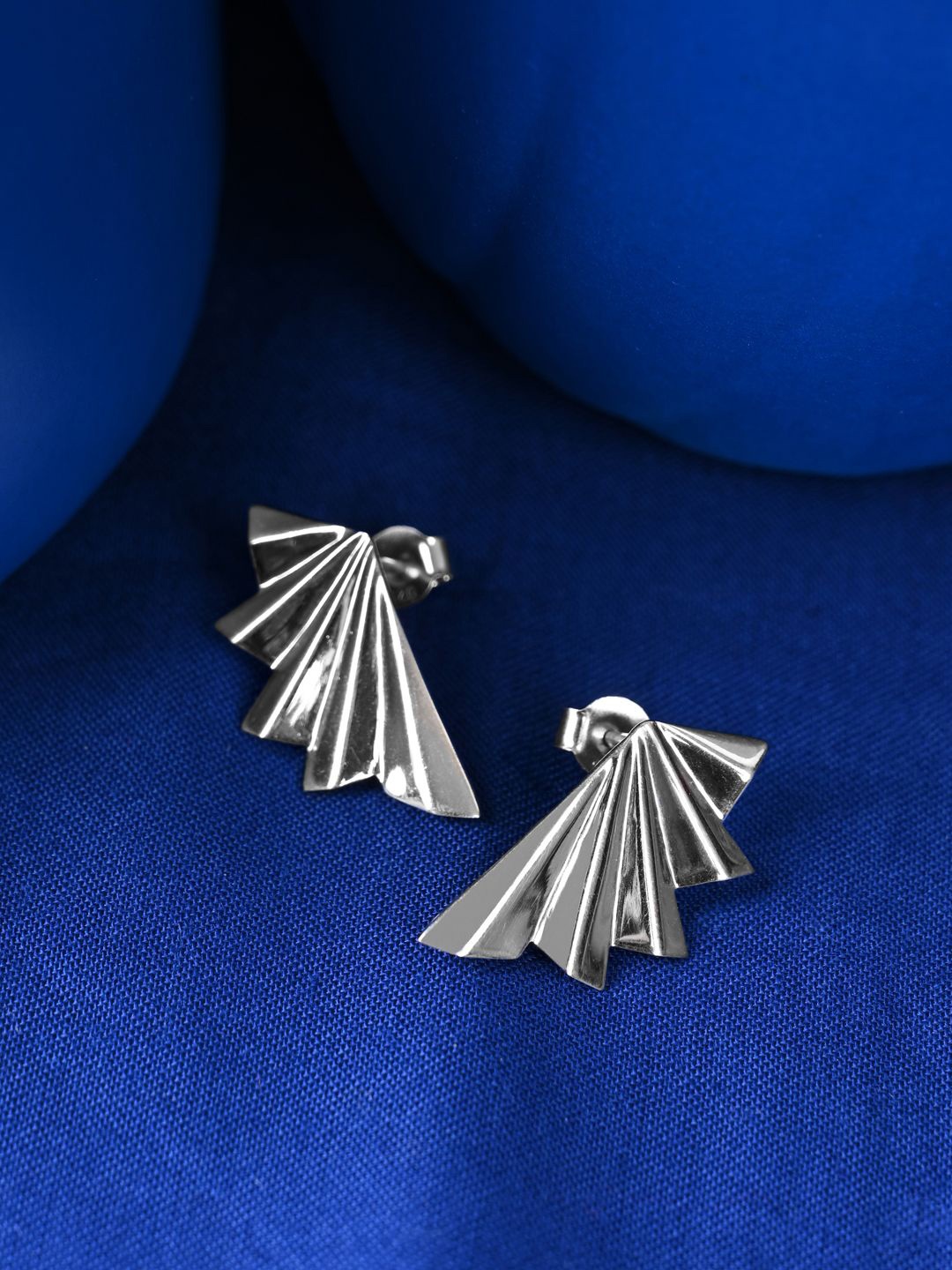 

Clara 925 Sterling Silver Rhodium-Plated Oxidised Aria Studs