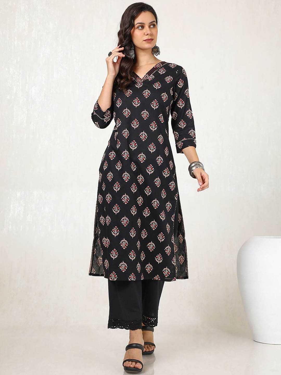 

Soch Floral Printed Gotta Patti Cotton Straight Kurta, Black