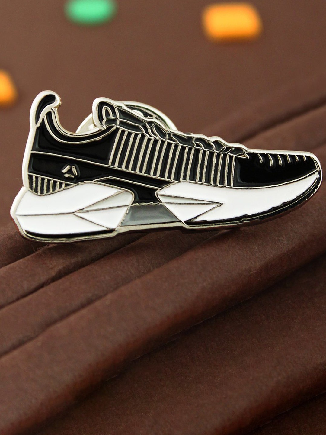 

PELUCHE Men Shoe Shaped Lapel Pin Brooch, Black