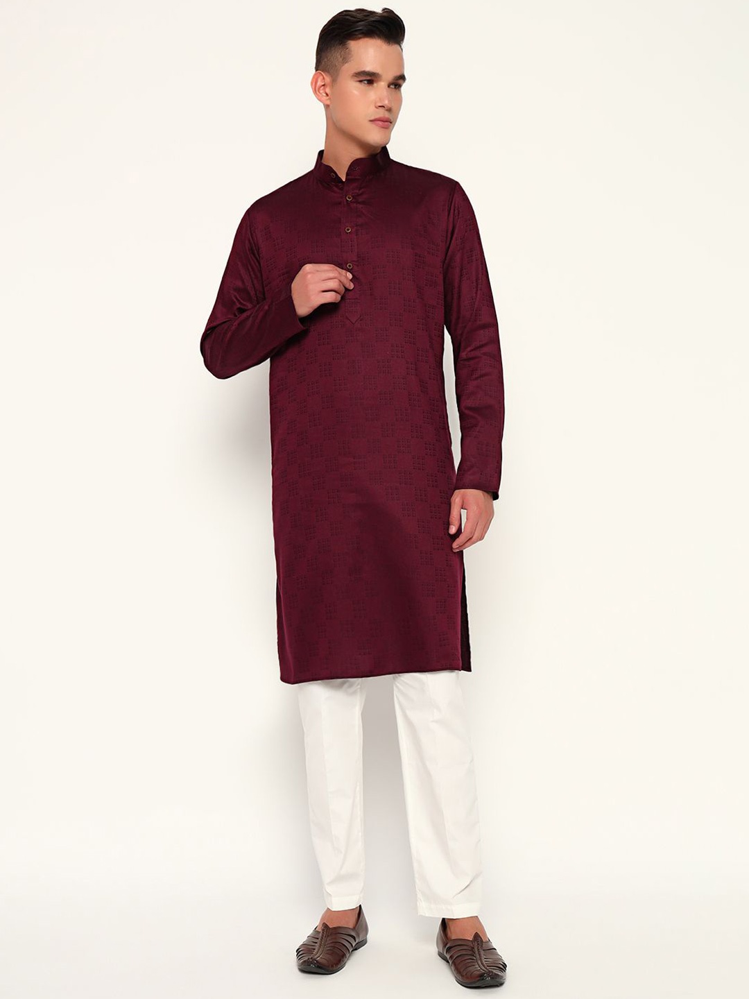 

ZARI Geometric Printed Mandarin Collar Jacquard Cotton Kurta, Purple