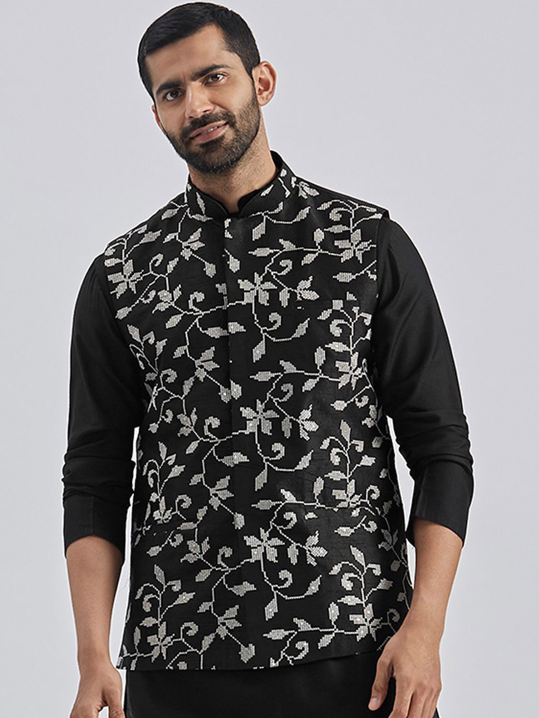 

VASTRAMAY Men Embroidered Woven Nehru Jacket, Black