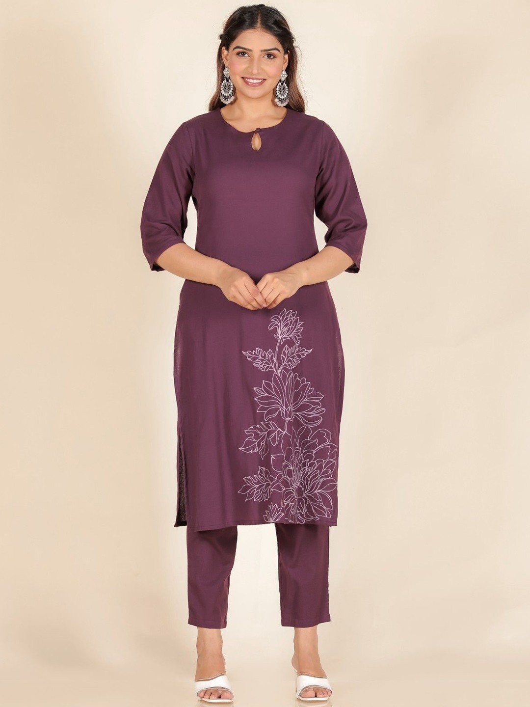 

Aramya Floral Printed Linen Cotton Straight Kurta With Trouser, Purple