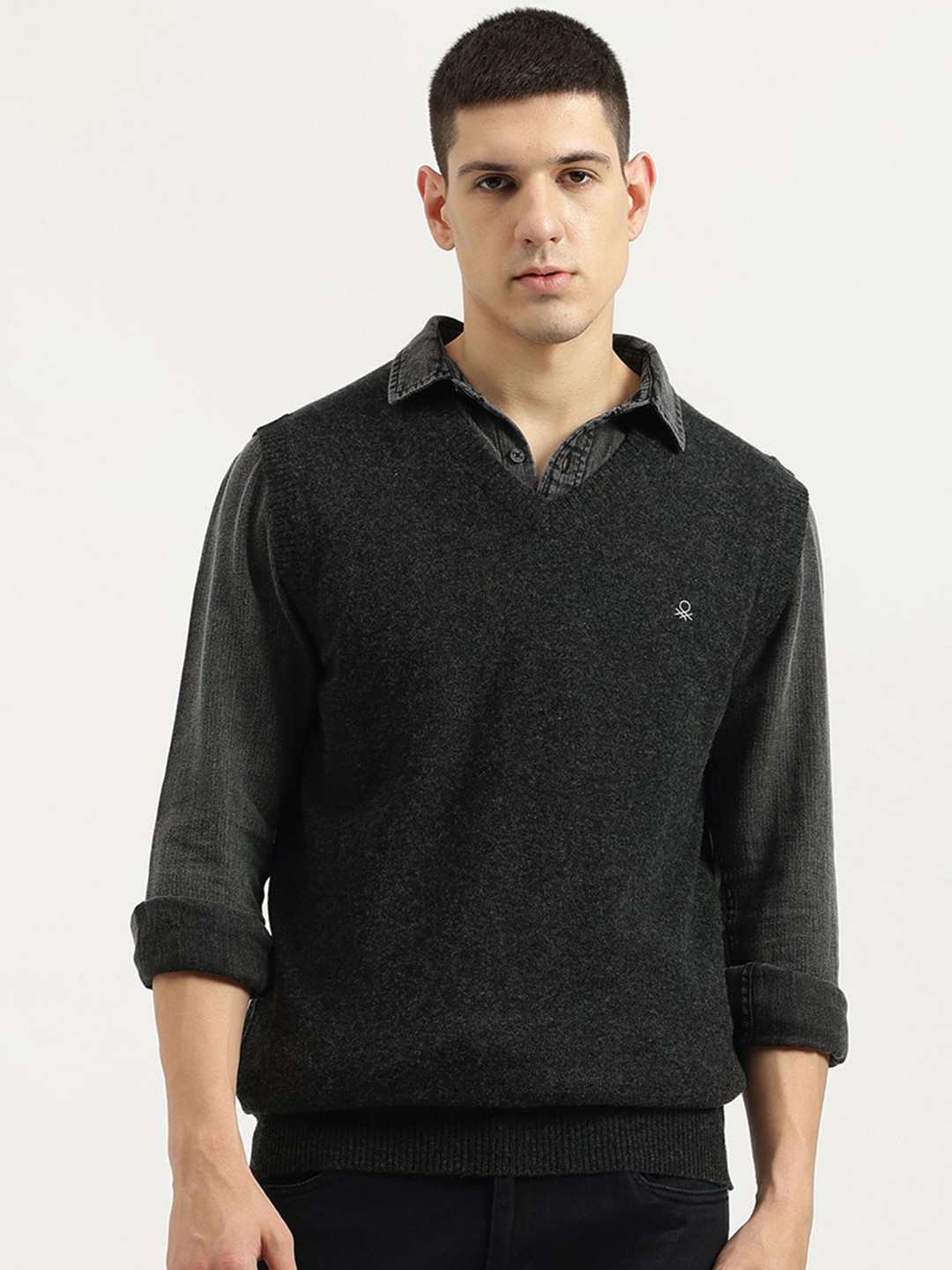 

United Colors of Benetton Men V-Neck Woollen Sweater Vest, Grey