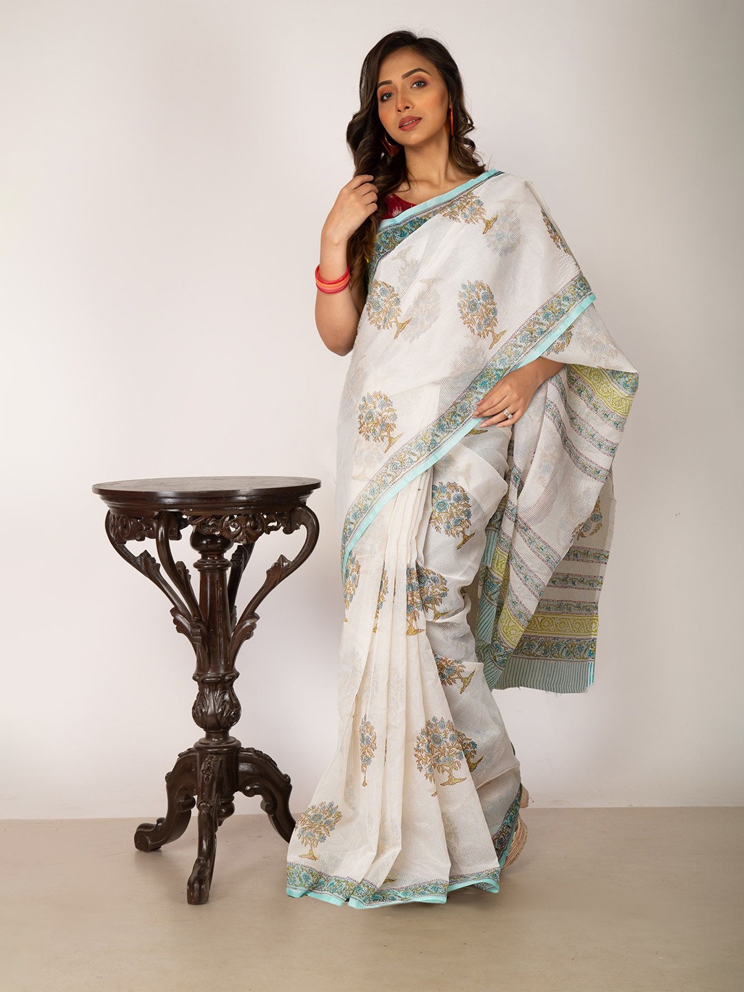 

Unnati Silks Ethnic Motifs Supernet Handloom Block Print Saree, Cream