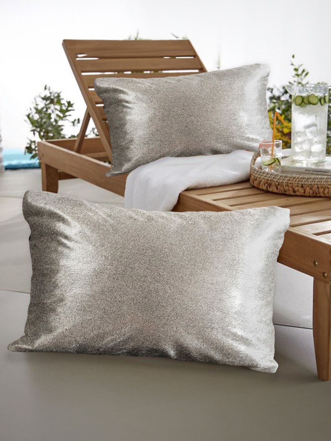 

Tesmare Off White & Silver-Toned 2 Pieces Geometric Printed Rectangle Cushion Covers