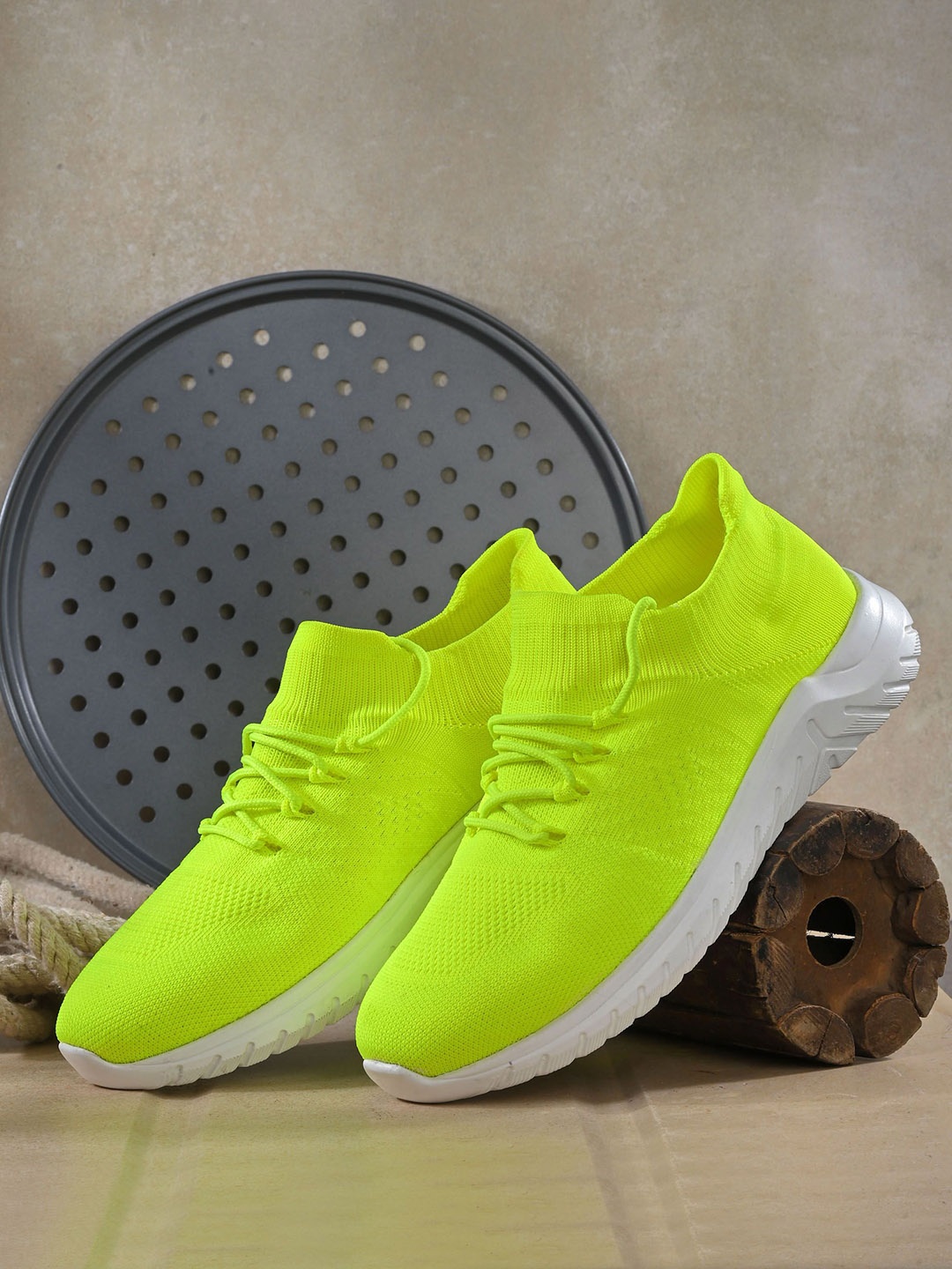 

Mast & Harbour Men Perforations Lace-Ups Lightweight Sneakers, Green