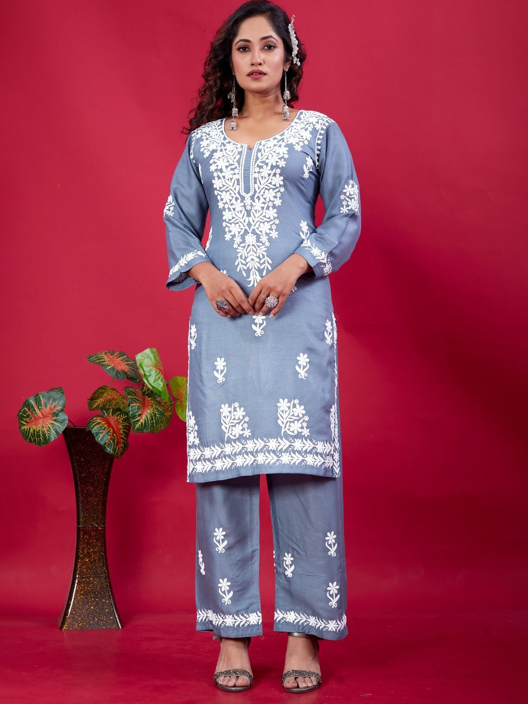 

Rujave Women Floral Embroidered Regular Chikankari Kurta With Palazzos, Grey