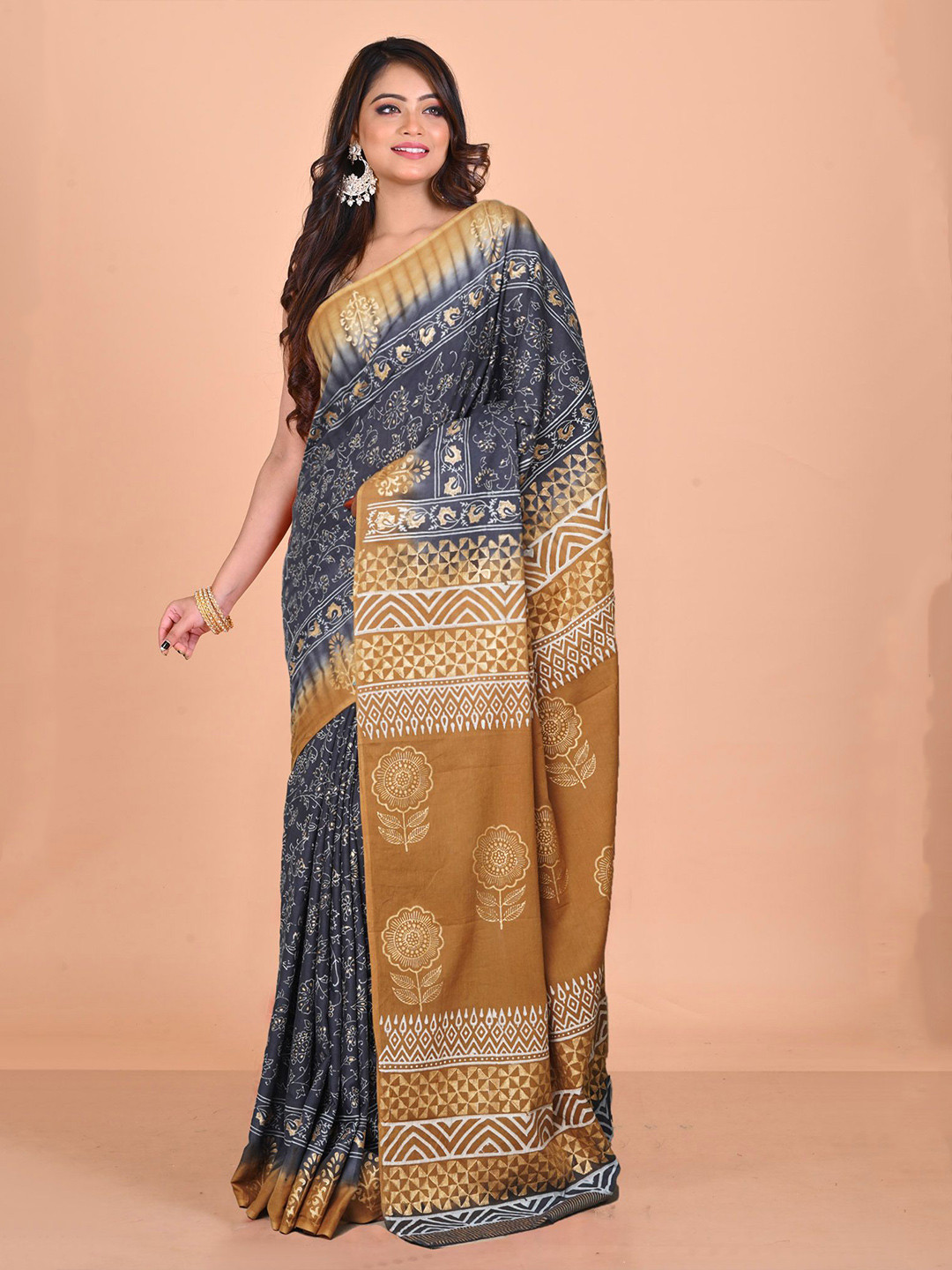 

Unnati Silks Printed Pure Cotton Handloom Block Print Saree, Grey