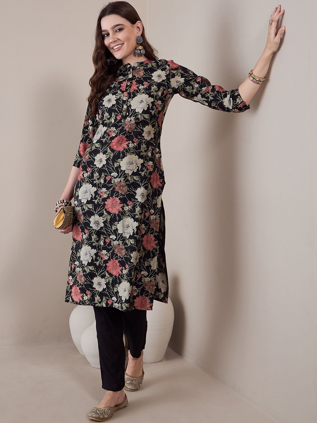 

Anouk Floral Printed Mandarin Collar Regular Straight Kurta, Black