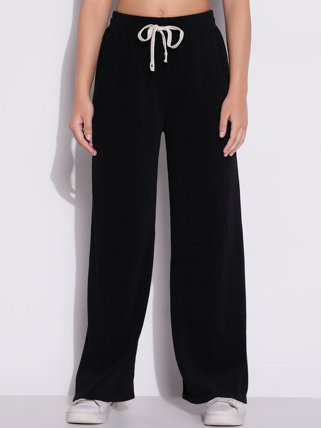 

SHOWOFF Women Mid-Rise Comfort Parallel Trousers, Black