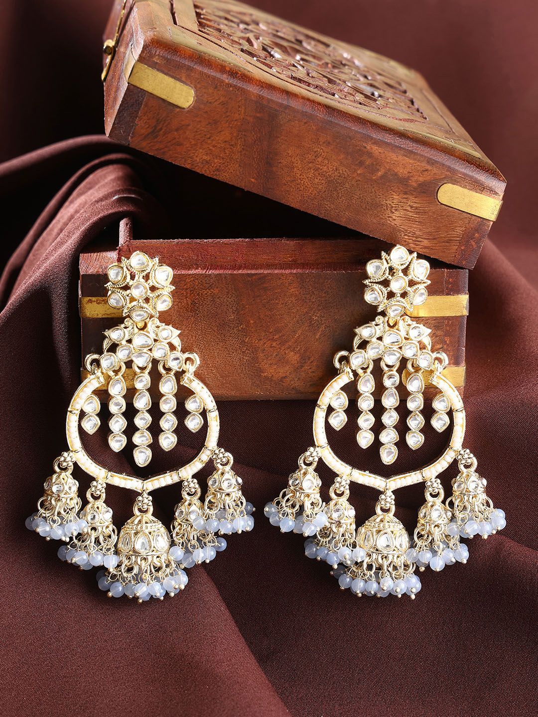 

Priyaasi Gold-Plated Kundan Stone Studded & Pearls Beaded Floral Chandbalis