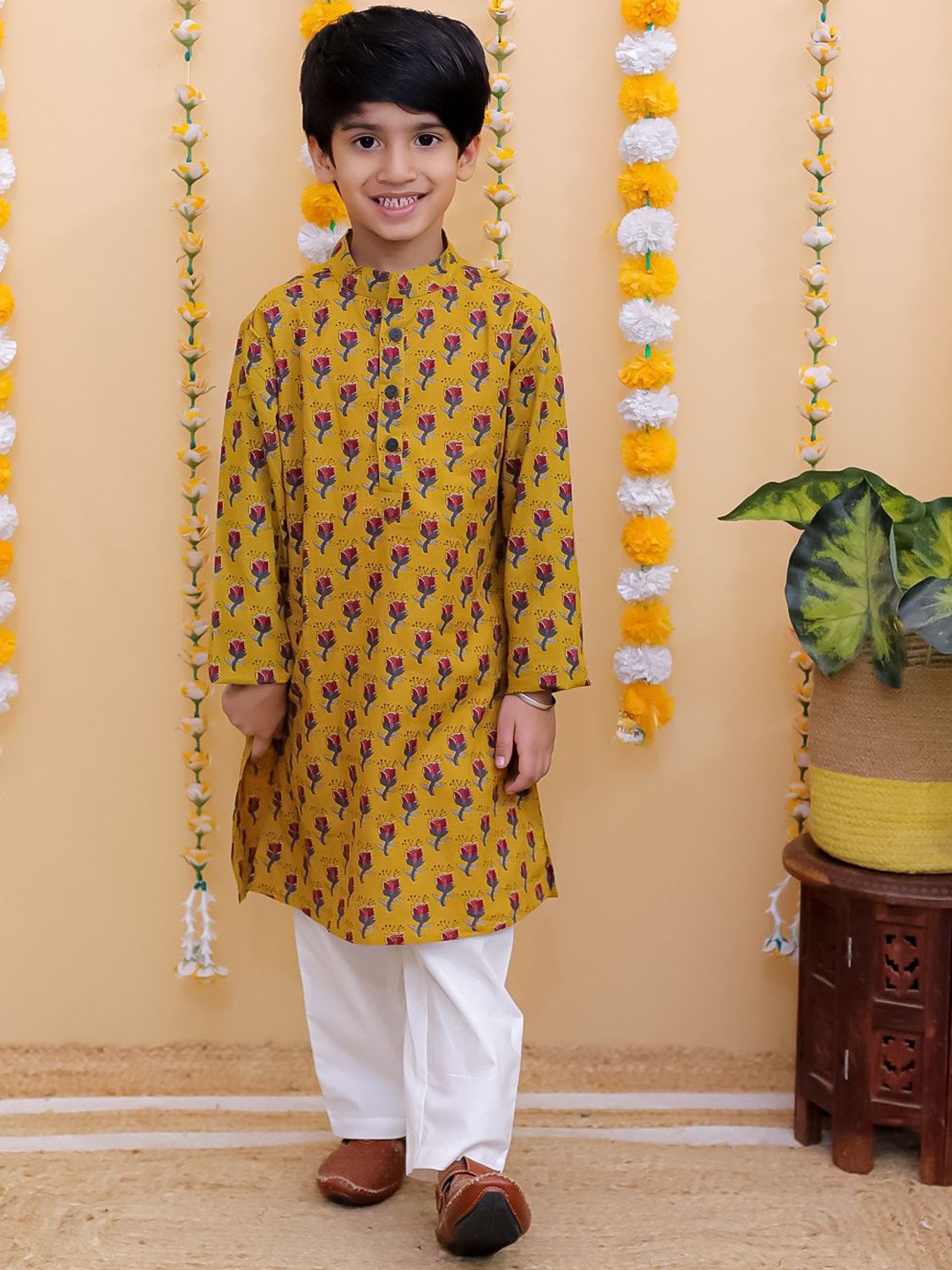 

UNBIND Boys Floral Embroidered Regular Pure Cotton Kurta with Pyjamas, Mustard