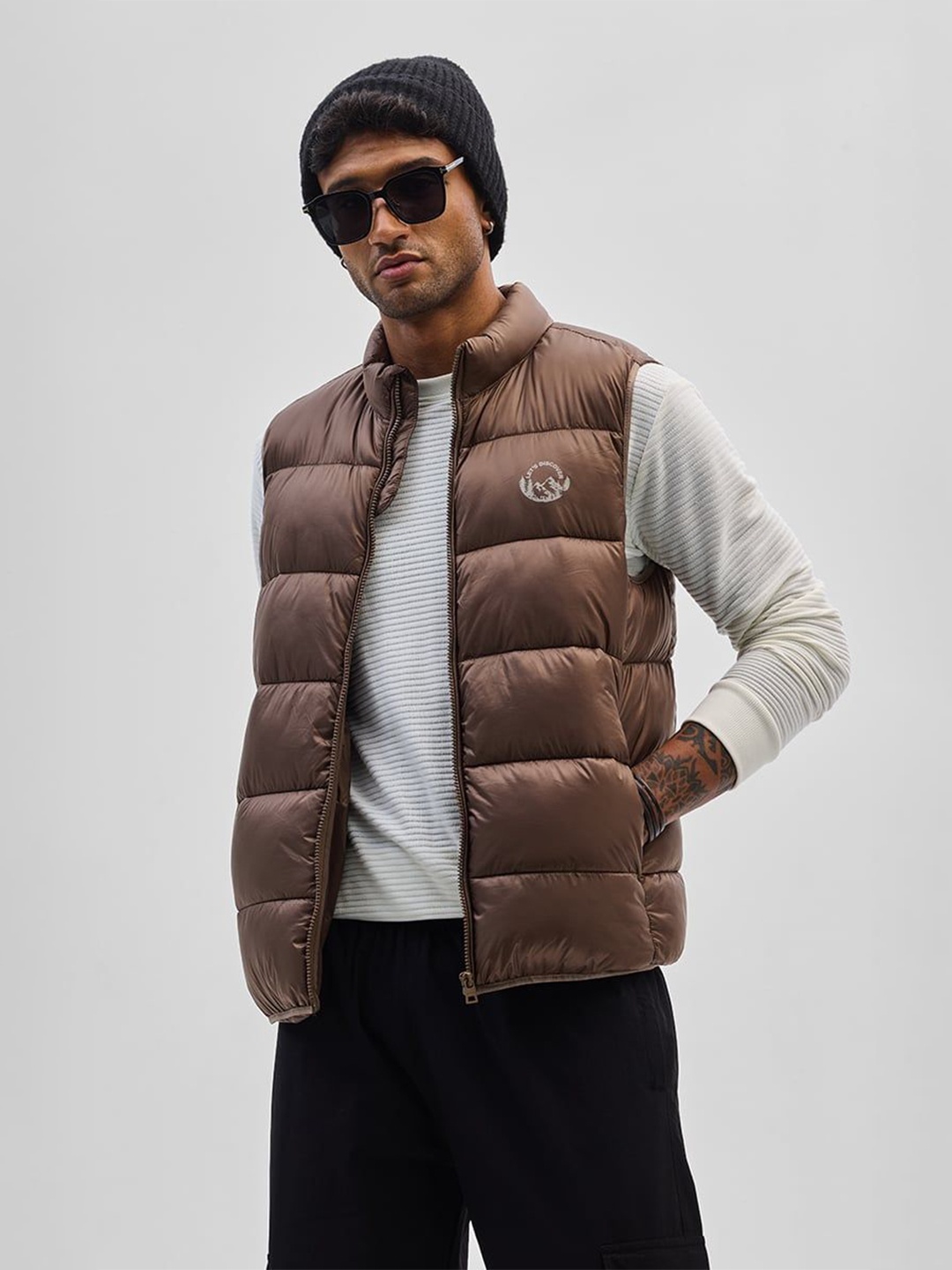 

Snitch Men Sleeveless Puffer Jacket, Brown