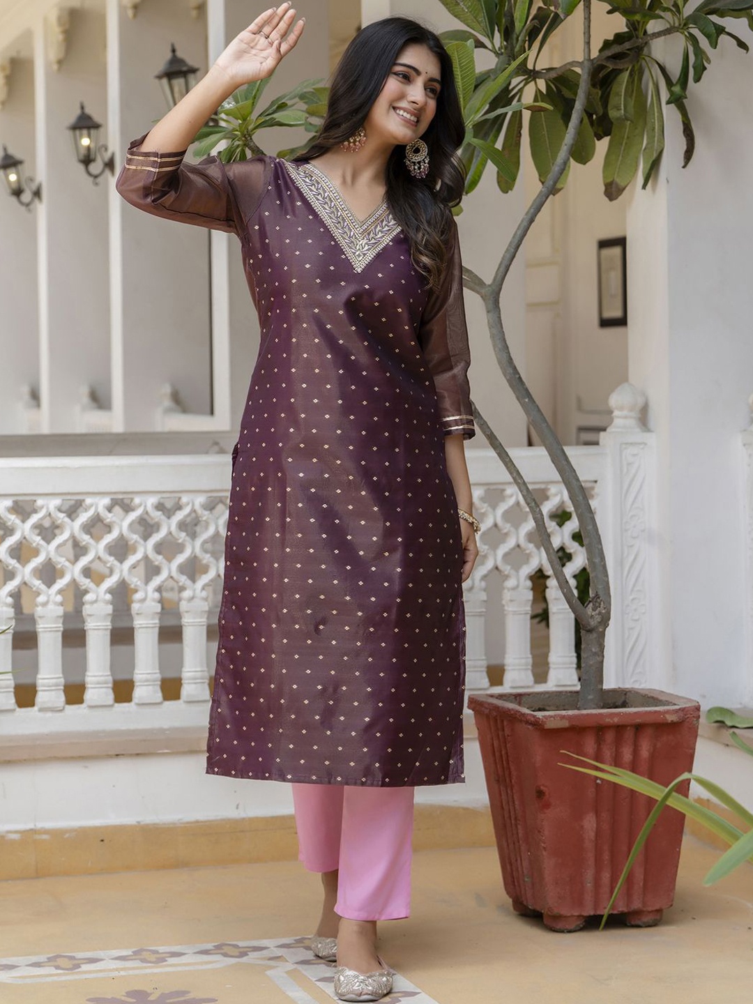

VredeVogel Floral Woven Design Round Neck Regular Thread Work Straight Kurta, Purple