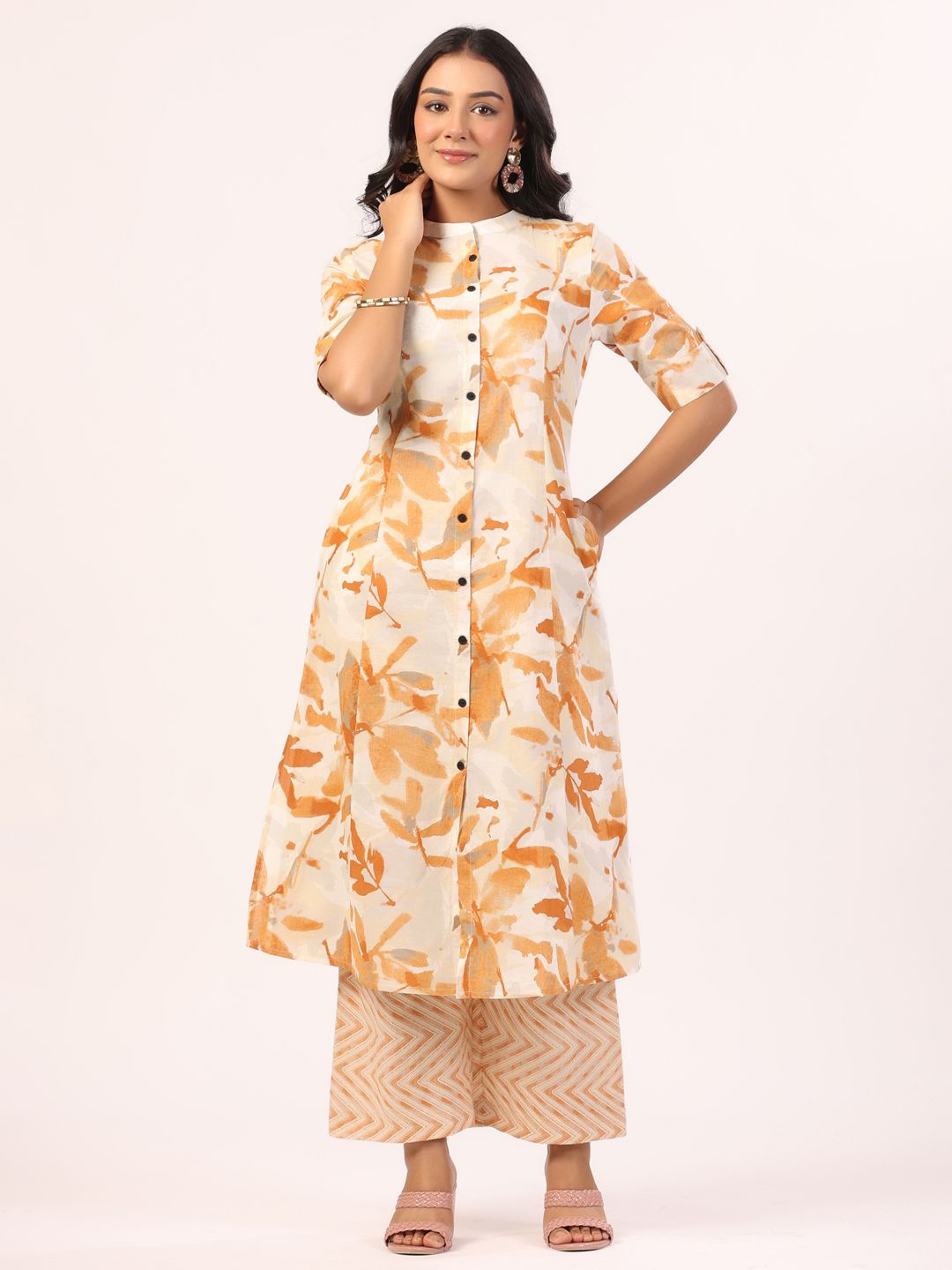 

PIROH Floral Printed Mandarin Collar Pure Cotton A-Line Kurta With Palazzos, Peach