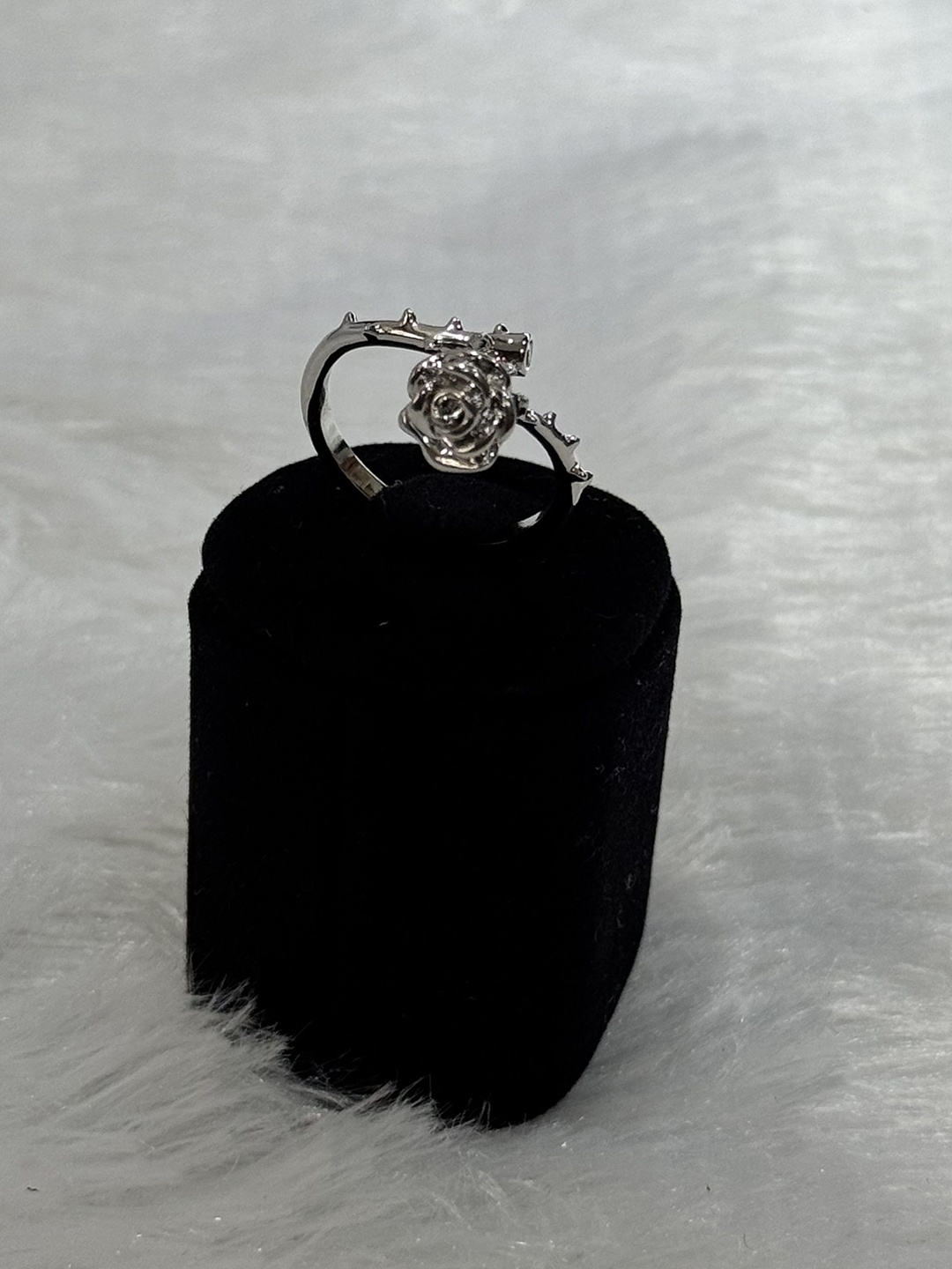 

The Jewellery Tale Silver-Plated Rose Shaped Adjustable Finger Ring