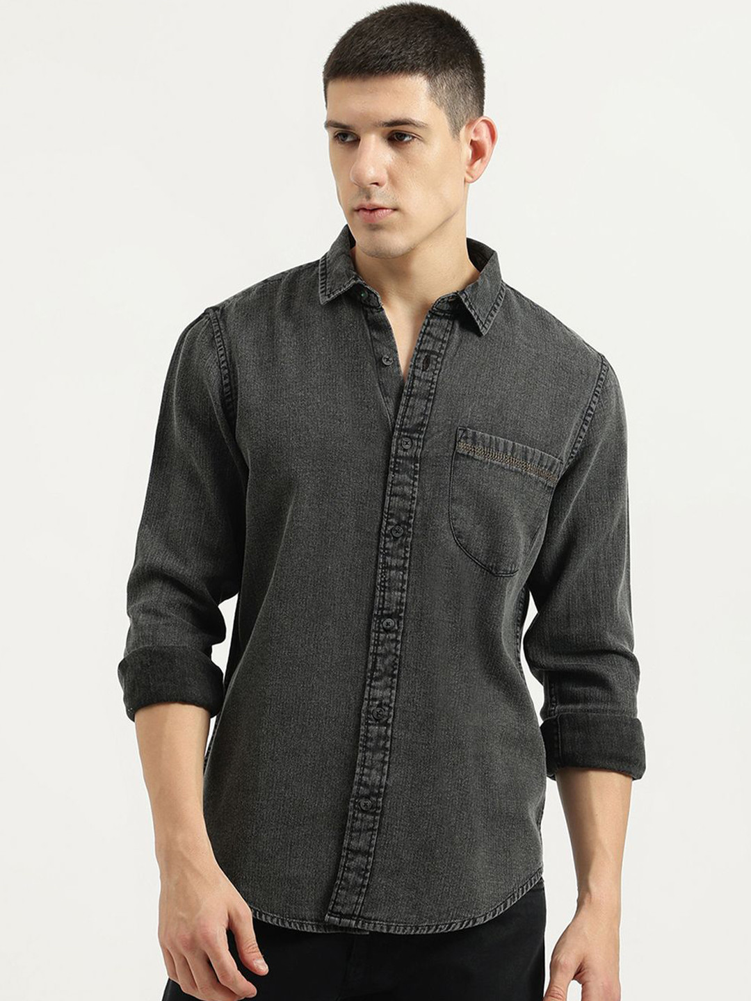 

United Colors of Benetton Men Spread Collar Denim Shirt, Charcoal
