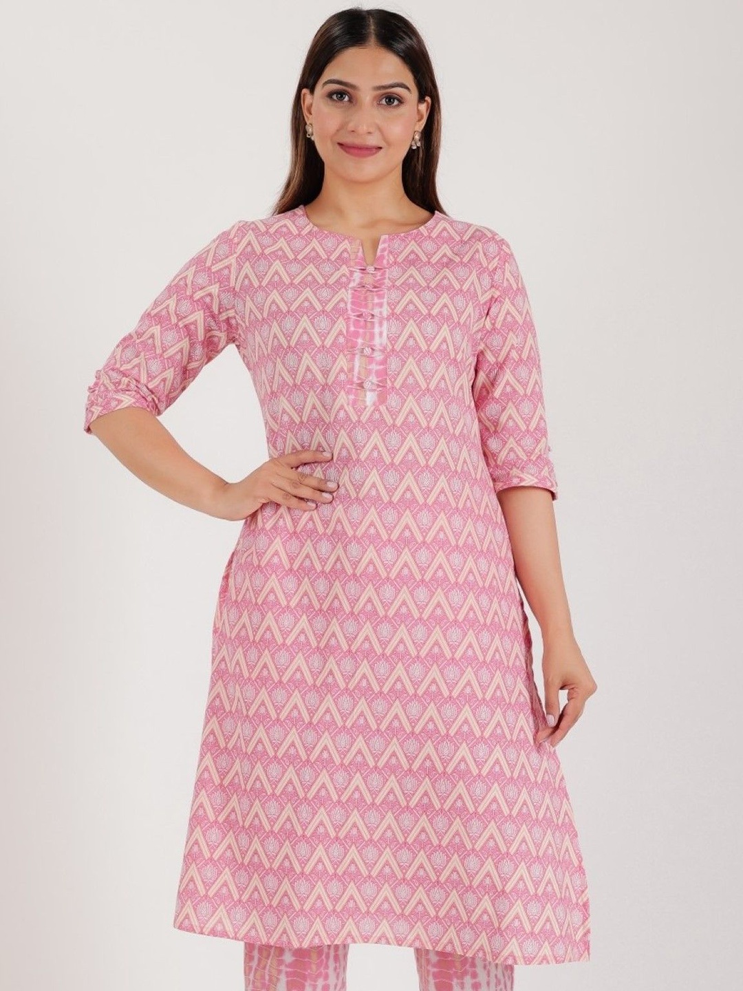 

Aramya Geometric Printed Cotton A-Line Kurta, Pink