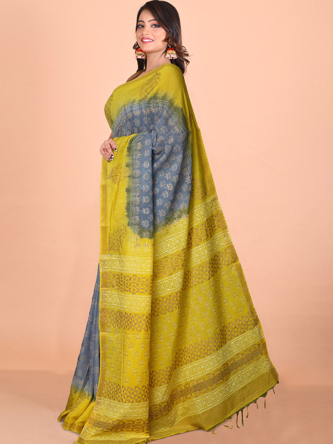 

Unnati Silks Floral Printed Handloom Saree, Grey