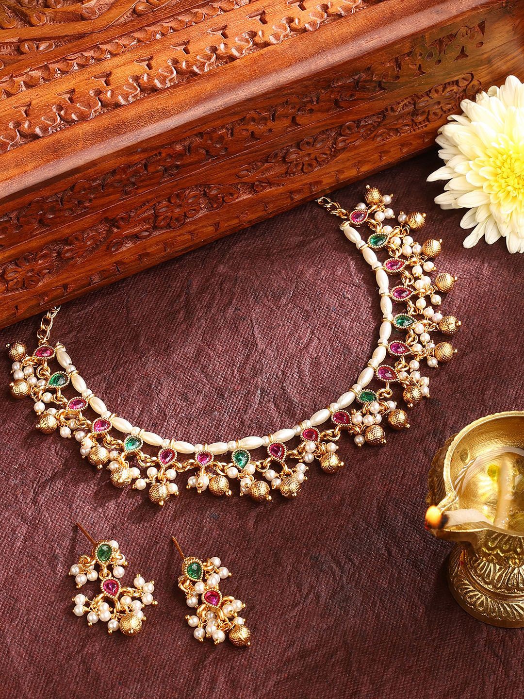 

Priyaasi Gold-Plated Stones-Studded & Pearl Beaded Jewellery Set