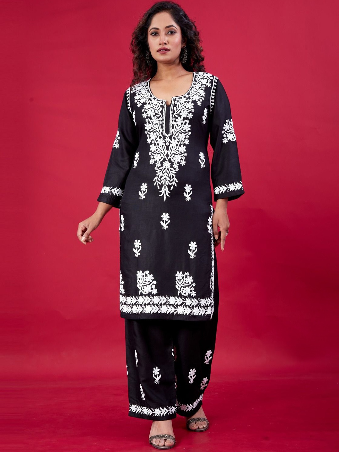 

Rujave Women Floral Embroidered Regular Chikankari Kurta With Palazzos Set, Black