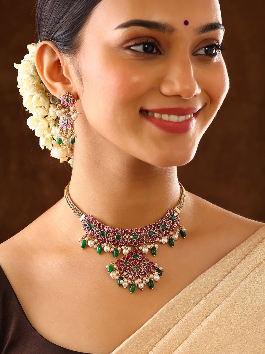 

Priyaasi Gold-Plated Kundan-Studded & Beaded Jewellery Set