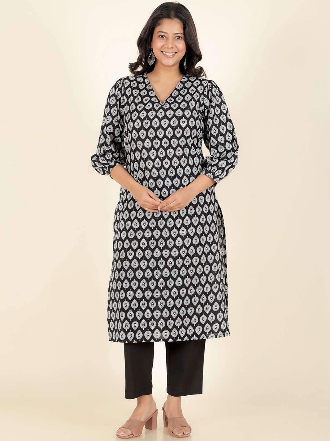 

Aramya Ethnic Motifs Printed Pure Cotton Straight Kurta With Trouser, Black
