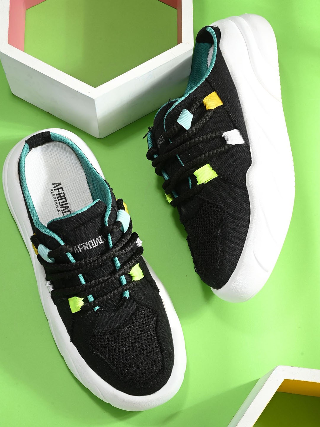 

AfroJack Men Colourblocked Lace up Sneakers, Black