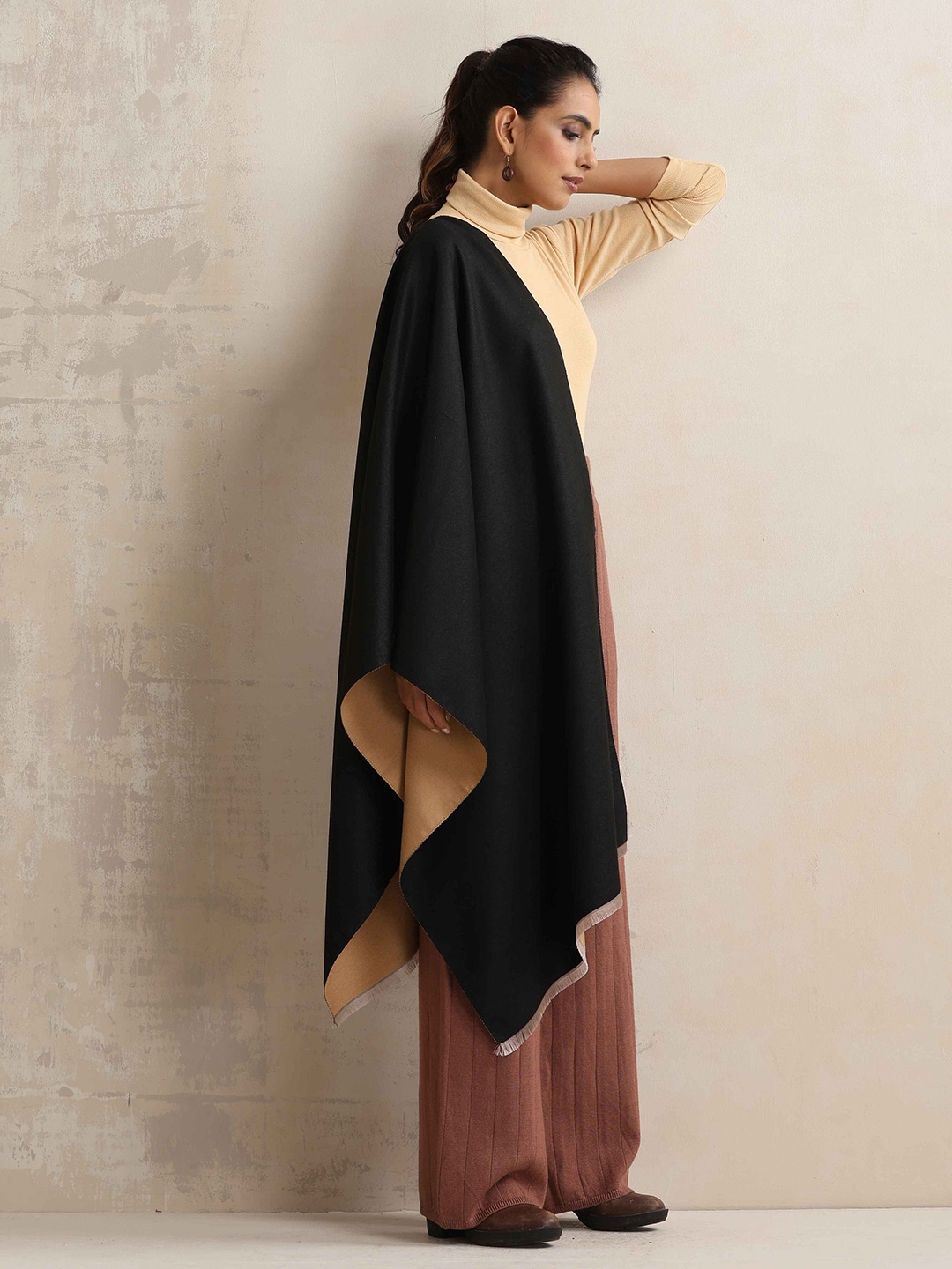 

trueBrowns Black Reversible Woollen Stole