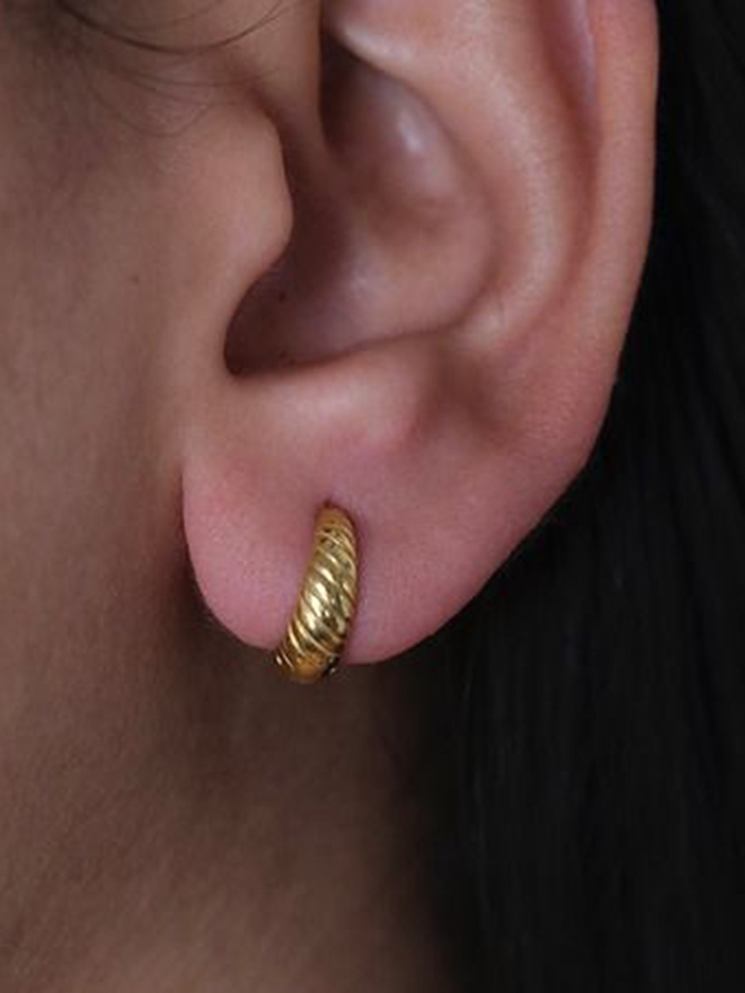

Anushka Jain Jewellery 925 Sterling Silver Gold-Plated Twisted Huggie Hoop Earrings