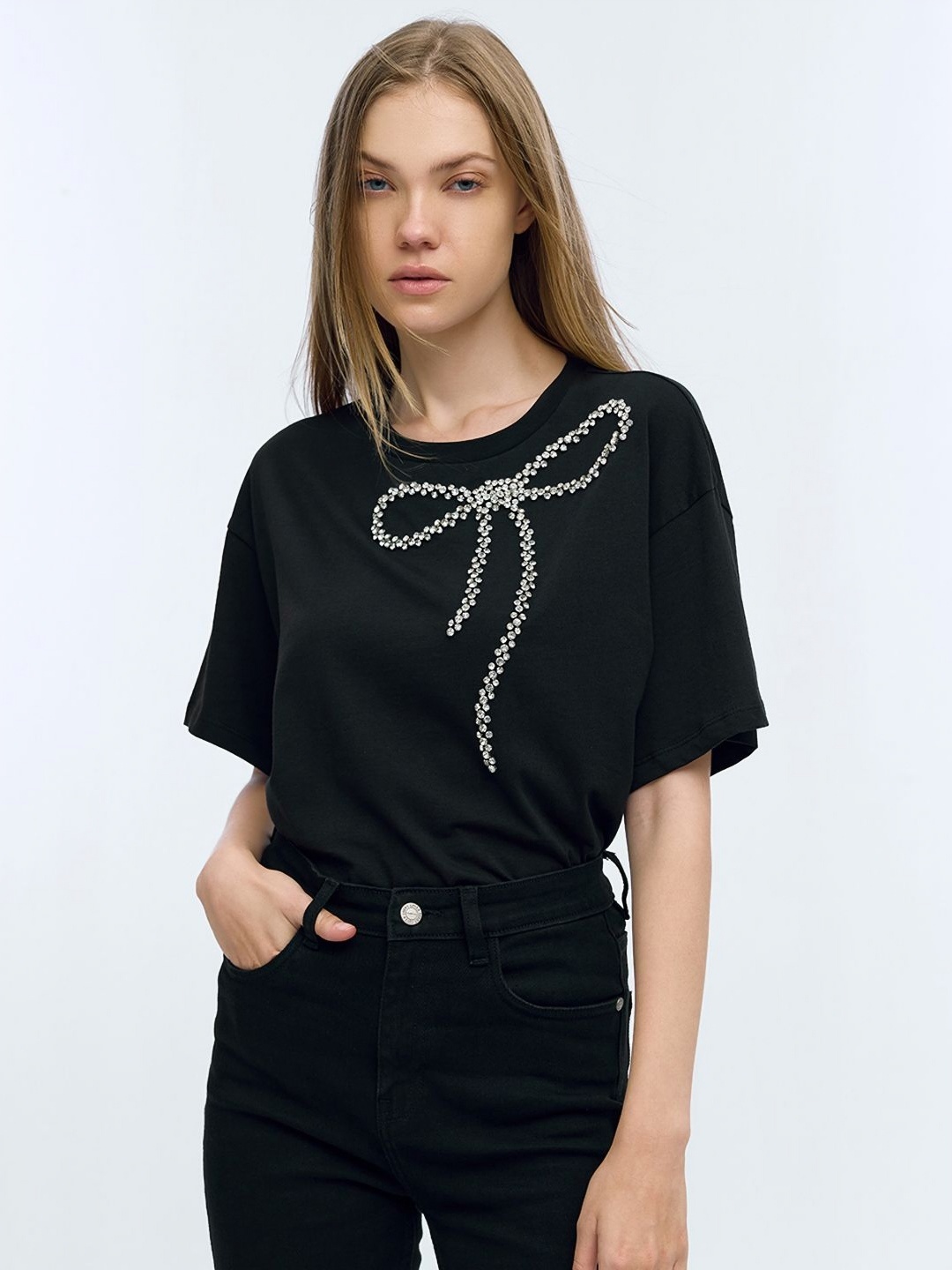 

COVER STORY Women Printed Boxy T-shirt, Black